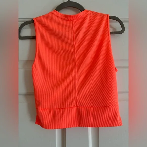 NWOT Nike Women's Dri-Fit Cropped Twist Training Tank Top - Picture 3 of 6